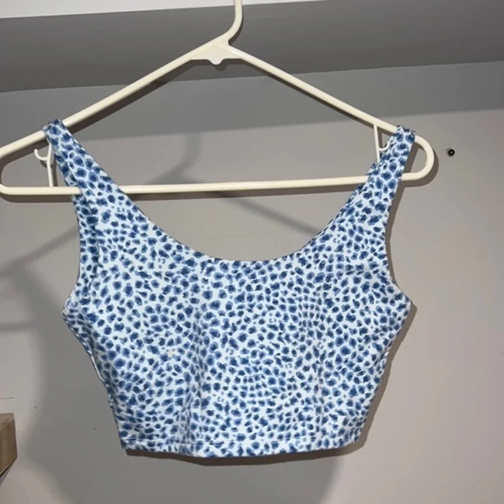 Brandy Melville blue cheetah‎ print crop top